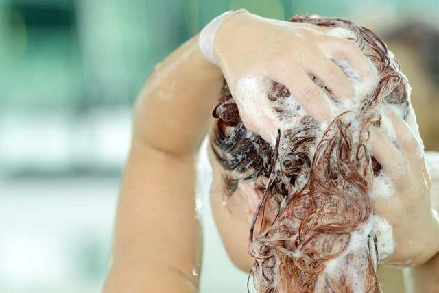 Как правильно подобрать шампунь для волос женщине и остаться довольной?