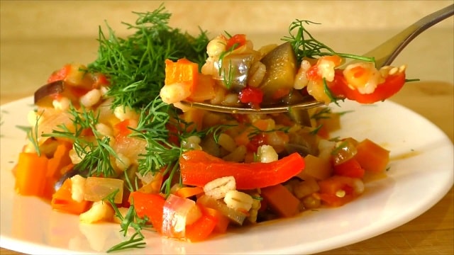 Рецепт перловки с овощами: летнее настроение на ужин